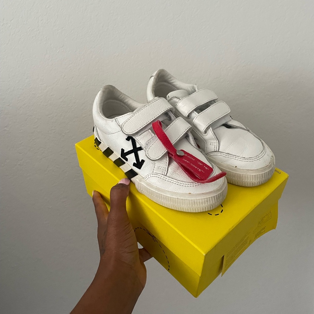 Off-White Kids White Leather Velcro Sneakers with Black Arrows and Red Tag